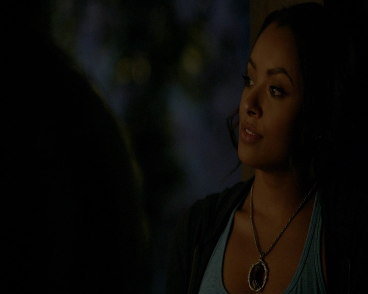VampireDiaries-dot-nl_VampireDiaries-8x10NostalgiasABitch2145.jpg