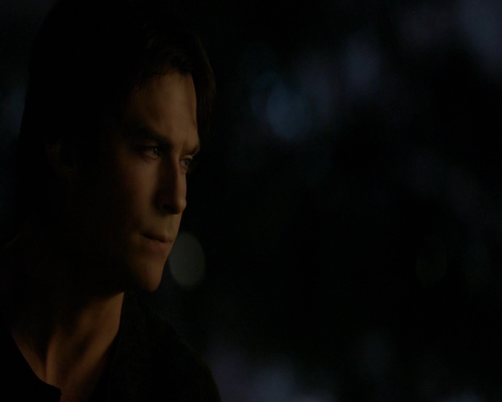 VampireDiaries-dot-nl_VampireDiaries-8x10NostalgiasABitch2163.jpg
