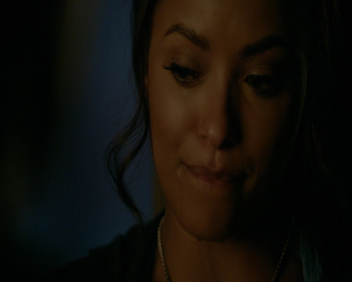VampireDiaries-dot-nl_VampireDiaries-8x10NostalgiasABitch2254.jpg