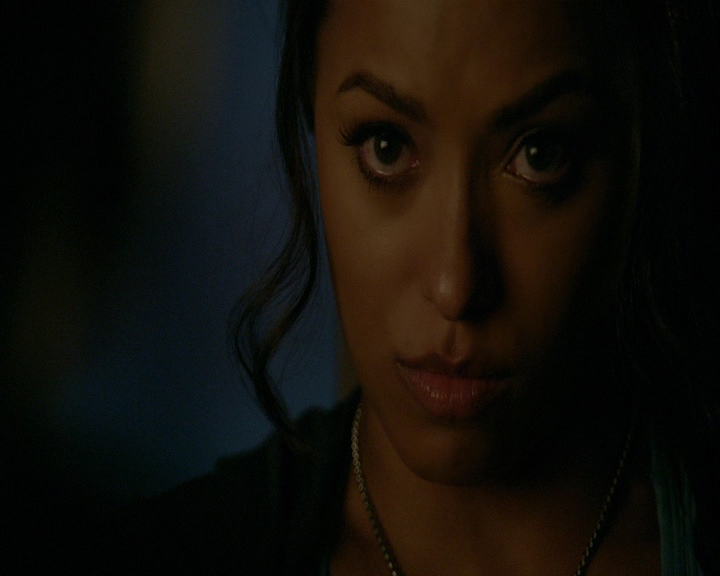 VampireDiaries-dot-nl_VampireDiaries-8x10NostalgiasABitch2261.jpg
