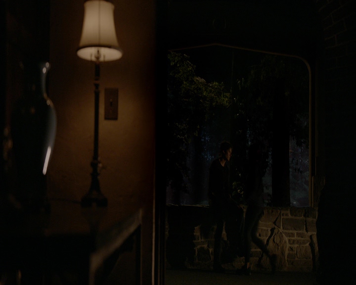 VampireDiaries-dot-nl_VampireDiaries-8x10NostalgiasABitch2272.jpg