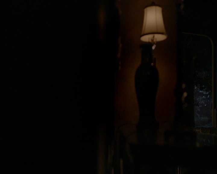 VampireDiaries-dot-nl_VampireDiaries-8x10NostalgiasABitch2278.jpg
