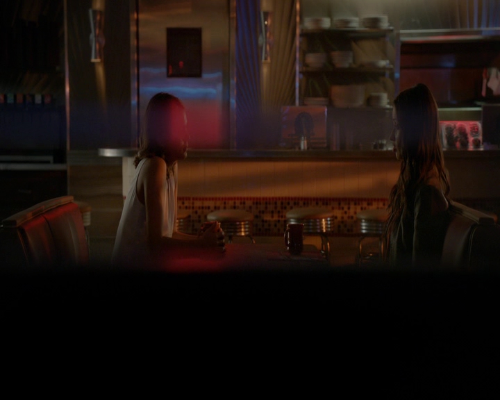 VampireDiaries-dot-nl_VampireDiaries-8x10NostalgiasABitch2284.jpg