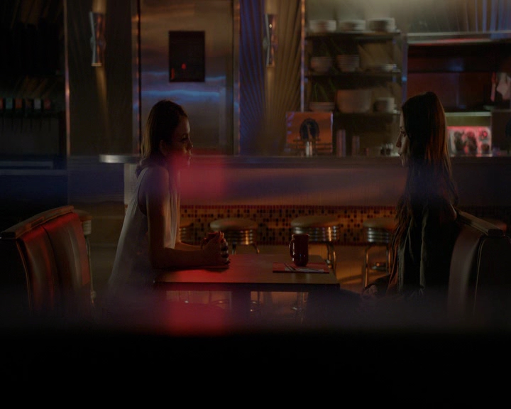 VampireDiaries-dot-nl_VampireDiaries-8x10NostalgiasABitch2285.jpg