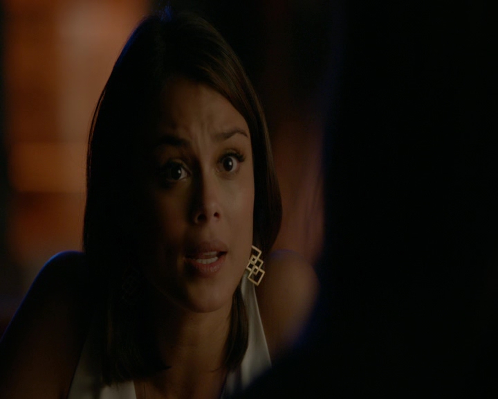 VampireDiaries-dot-nl_VampireDiaries-8x10NostalgiasABitch2292.jpg