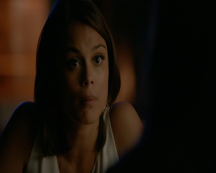 VampireDiaries-dot-nl_VampireDiaries-8x10NostalgiasABitch2296.jpg