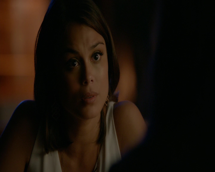 VampireDiaries-dot-nl_VampireDiaries-8x10NostalgiasABitch2298.jpg