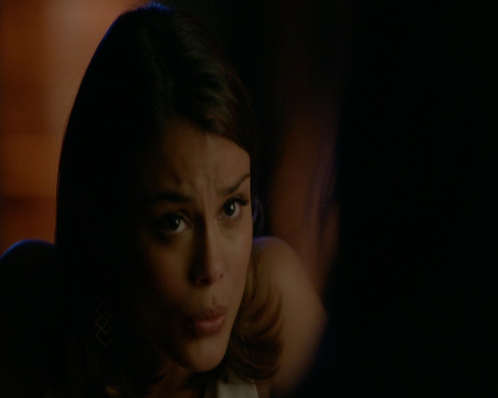 VampireDiaries-dot-nl_VampireDiaries-8x10NostalgiasABitch2305.jpg