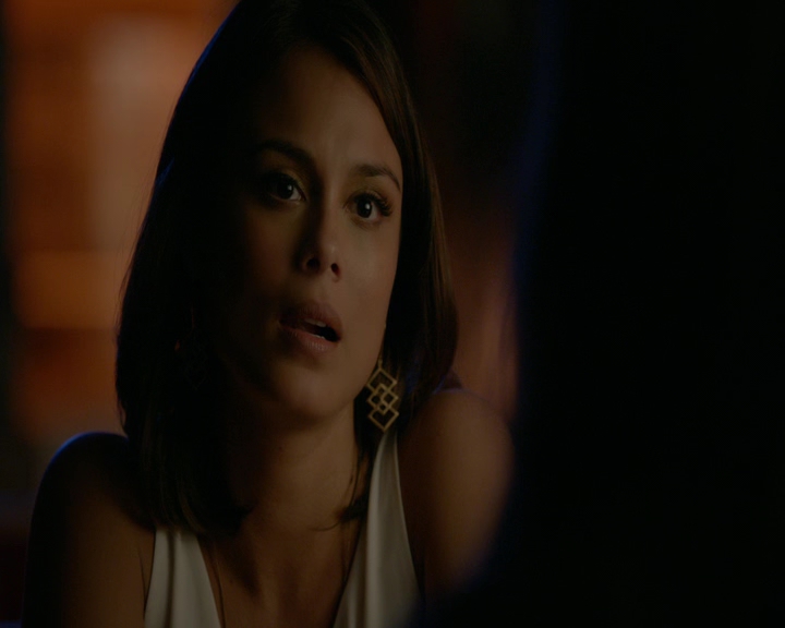 VampireDiaries-dot-nl_VampireDiaries-8x10NostalgiasABitch2317.jpg