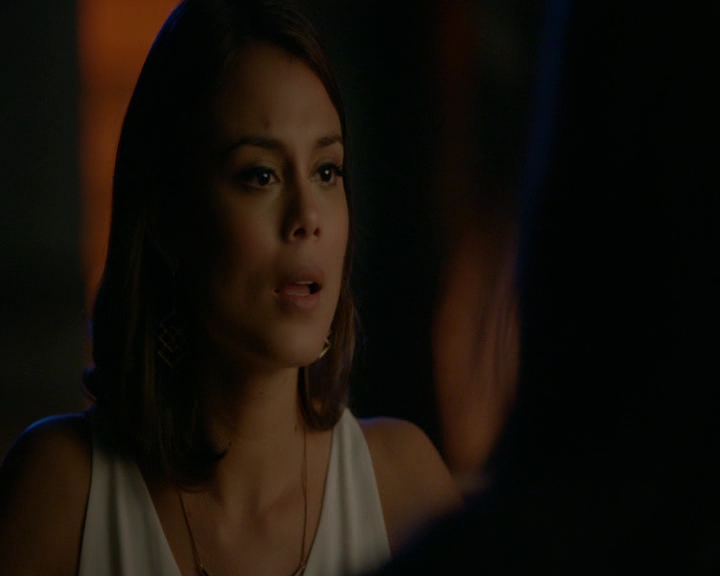 VampireDiaries-dot-nl_VampireDiaries-8x10NostalgiasABitch2343.jpg