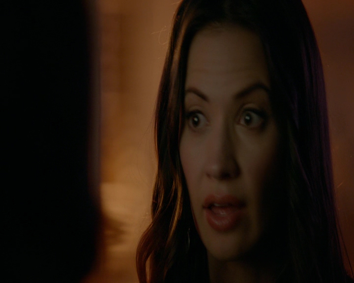 VampireDiaries-dot-nl_VampireDiaries-8x10NostalgiasABitch2344.jpg
