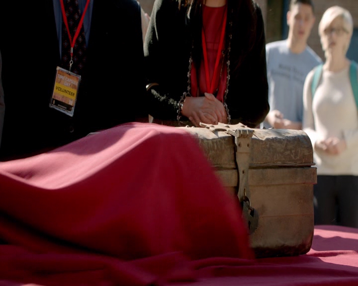 VampireDiaries-dot-nl_VampireDiaries-8x11YouMadeAChoiceToBeGood0205.jpg