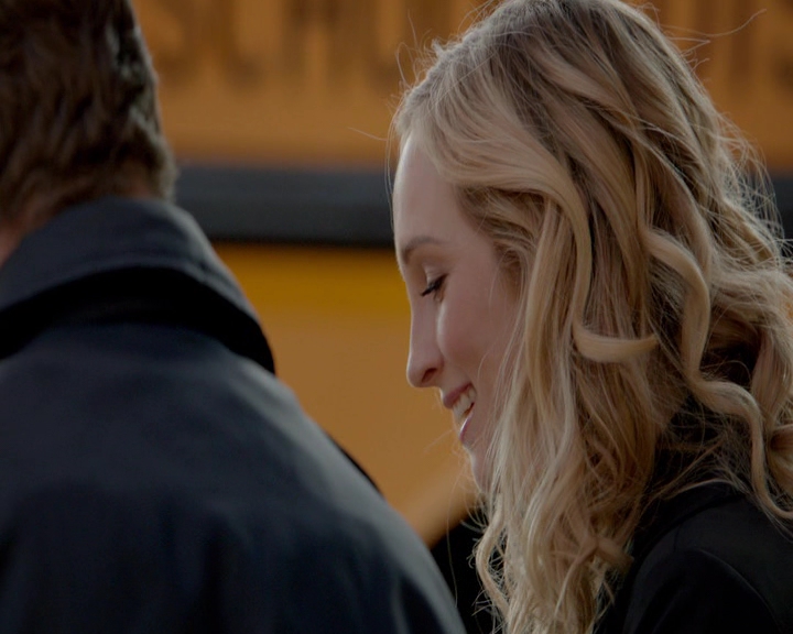 VampireDiaries-dot-nl_VampireDiaries-8x11YouMadeAChoiceToBeGood0259.jpg