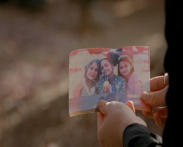 VampireDiaries-dot-nl_VampireDiaries-8x11YouMadeAChoiceToBeGood0265.jpg