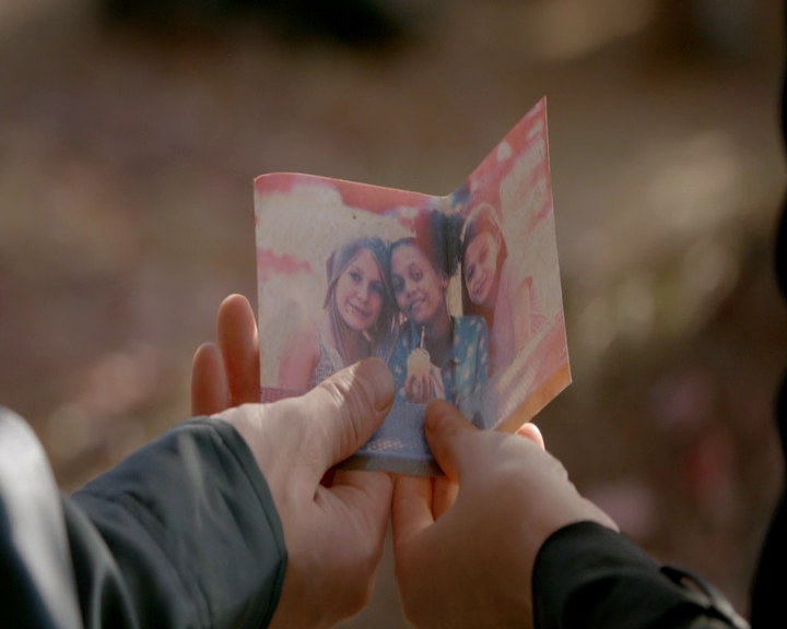 VampireDiaries-dot-nl_VampireDiaries-8x11YouMadeAChoiceToBeGood0266.jpg