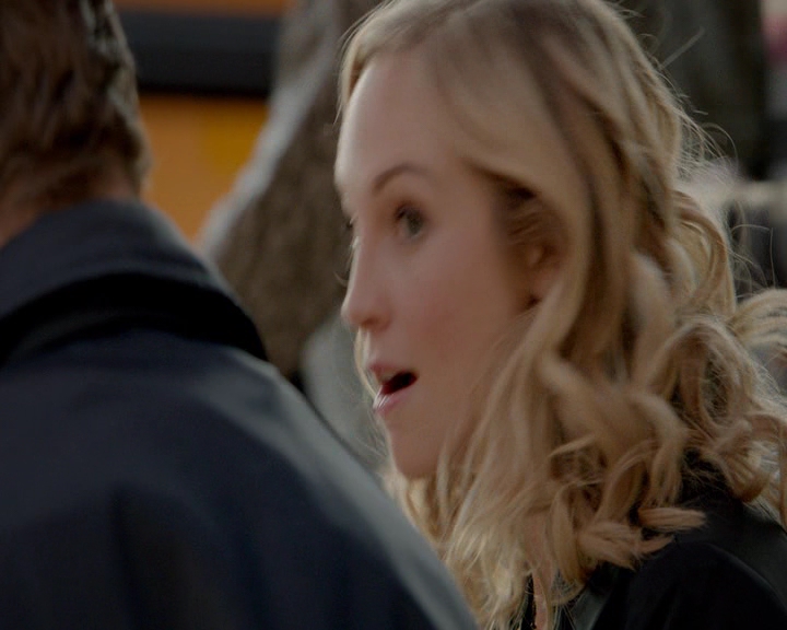 VampireDiaries-dot-nl_VampireDiaries-8x11YouMadeAChoiceToBeGood0269.jpg