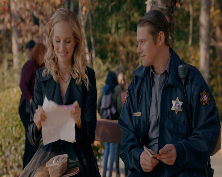 VampireDiaries-dot-nl_VampireDiaries-8x11YouMadeAChoiceToBeGood0272.jpg