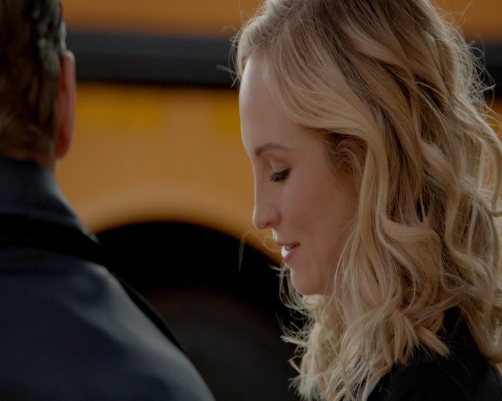 VampireDiaries-dot-nl_VampireDiaries-8x11YouMadeAChoiceToBeGood0287.jpg