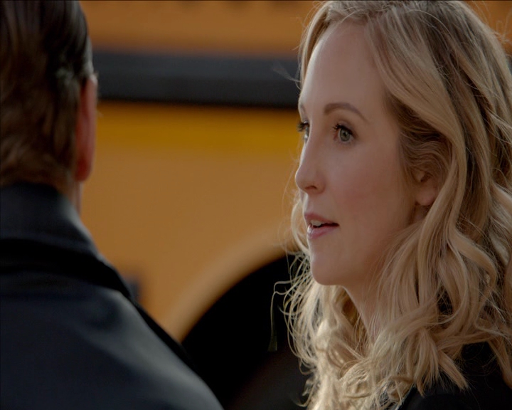 VampireDiaries-dot-nl_VampireDiaries-8x11YouMadeAChoiceToBeGood0289.jpg
