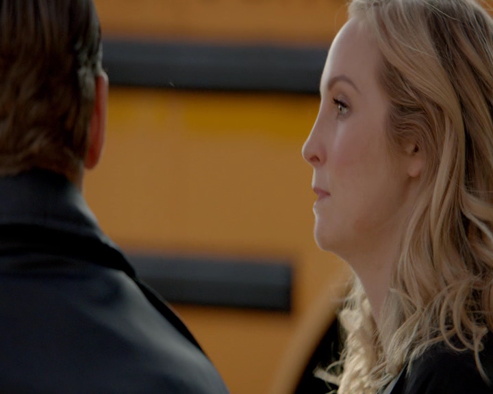 VampireDiaries-dot-nl_VampireDiaries-8x11YouMadeAChoiceToBeGood0297.jpg