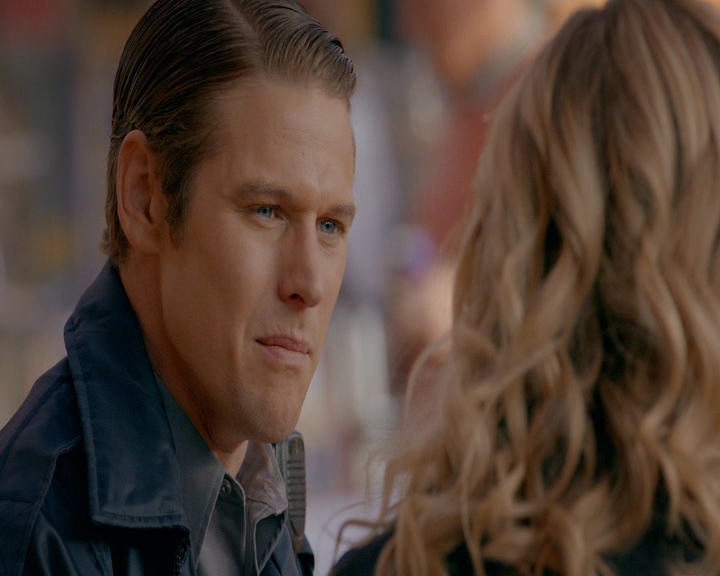 VampireDiaries-dot-nl_VampireDiaries-8x11YouMadeAChoiceToBeGood0312.jpg