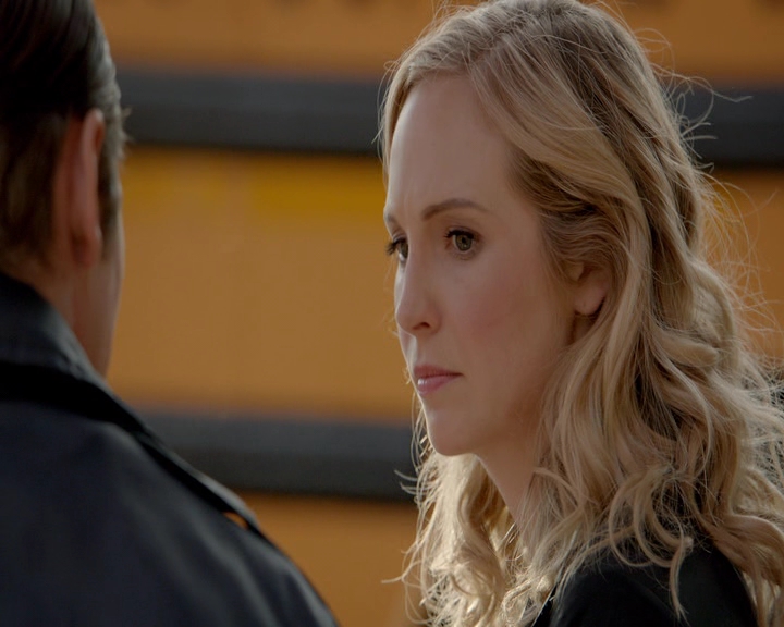 VampireDiaries-dot-nl_VampireDiaries-8x11YouMadeAChoiceToBeGood0314.jpg