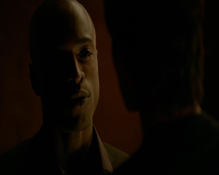 VampireDiaries-dot-nl_VampireDiaries-8x11YouMadeAChoiceToBeGood0515.jpg