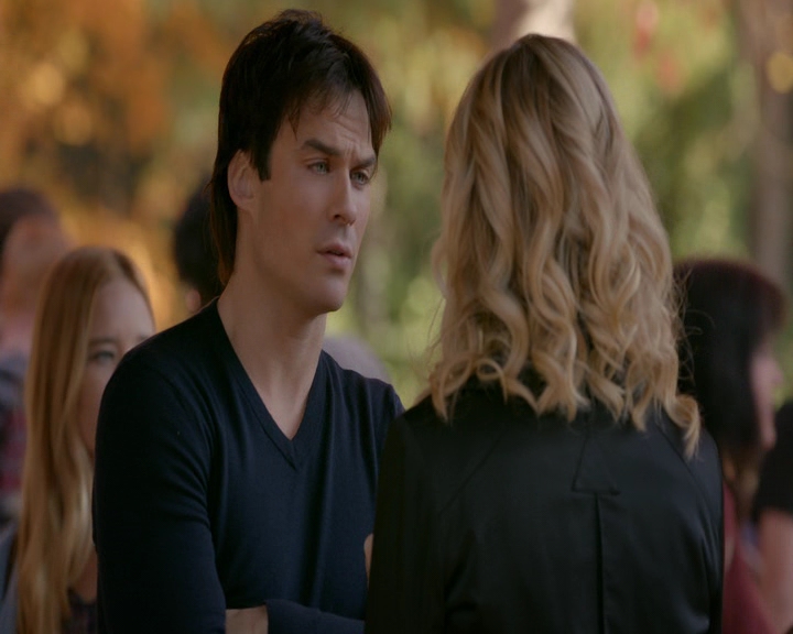 VampireDiaries-dot-nl_VampireDiaries-8x11YouMadeAChoiceToBeGood0600.jpg