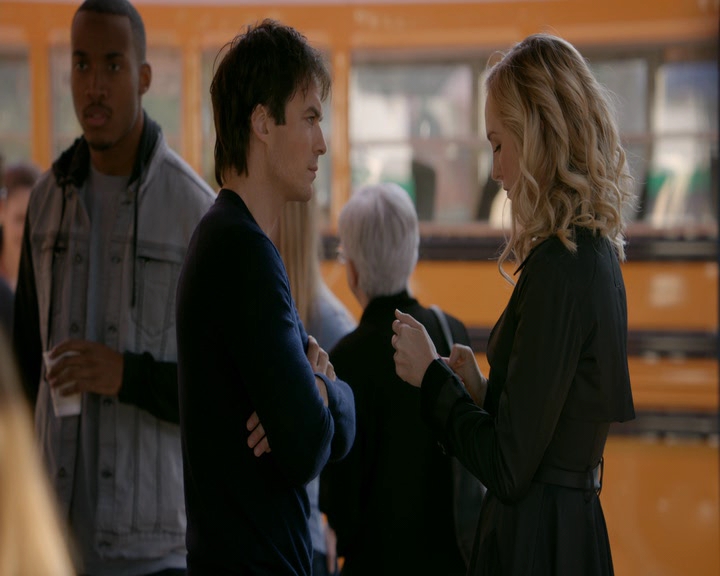 VampireDiaries-dot-nl_VampireDiaries-8x11YouMadeAChoiceToBeGood0603.jpg