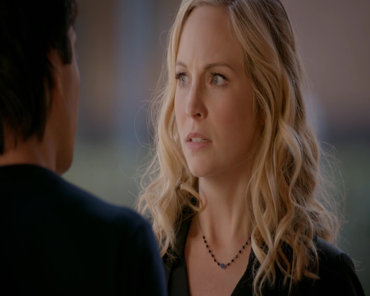 VampireDiaries-dot-nl_VampireDiaries-8x11YouMadeAChoiceToBeGood0620.jpg