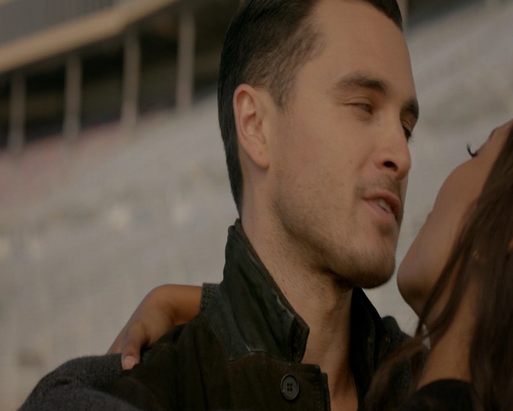 VampireDiaries-dot-nl_VampireDiaries-8x11YouMadeAChoiceToBeGood0687.jpg