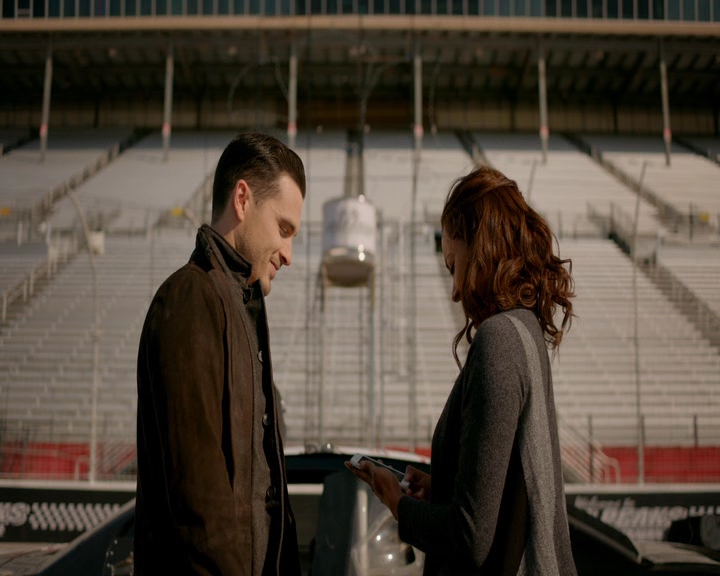 VampireDiaries-dot-nl_VampireDiaries-8x11YouMadeAChoiceToBeGood0704.jpg