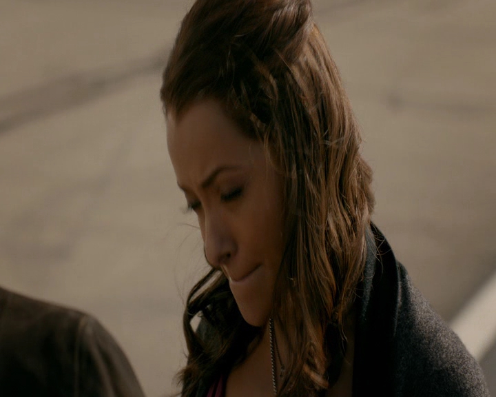 VampireDiaries-dot-nl_VampireDiaries-8x11YouMadeAChoiceToBeGood0707.jpg