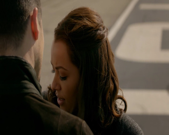 VampireDiaries-dot-nl_VampireDiaries-8x11YouMadeAChoiceToBeGood0711.jpg