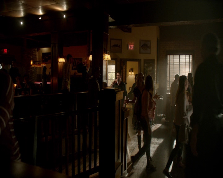 VampireDiaries-dot-nl_VampireDiaries-8x11YouMadeAChoiceToBeGood0749.jpg