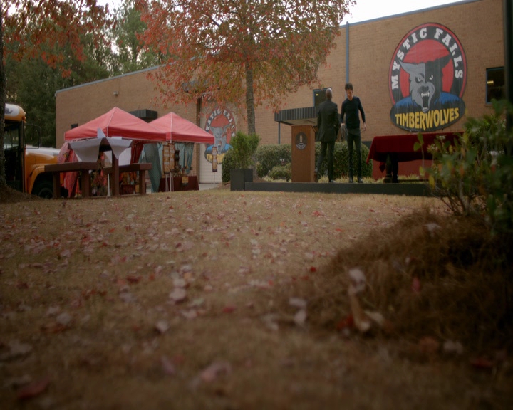 VampireDiaries-dot-nl_VampireDiaries-8x11YouMadeAChoiceToBeGood0837.jpg