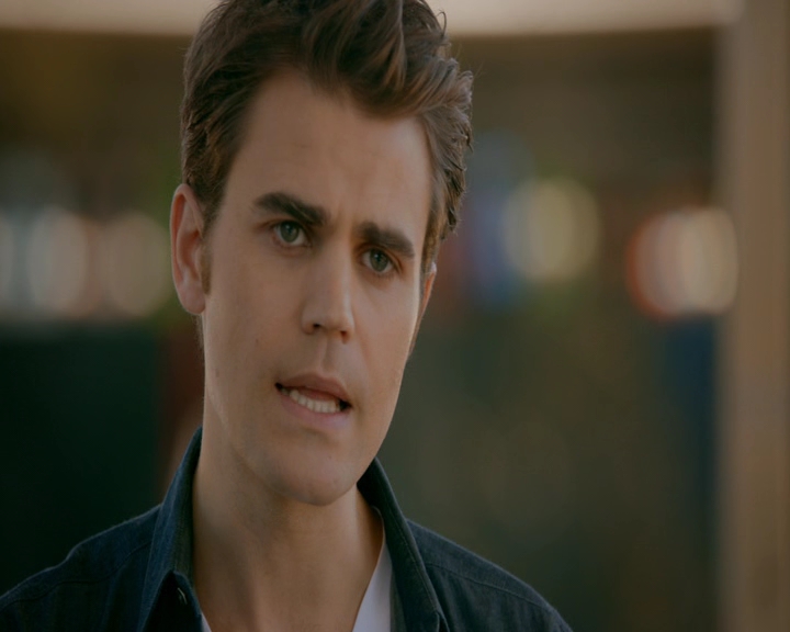 VampireDiaries-dot-nl_VampireDiaries-8x11YouMadeAChoiceToBeGood0959.jpg
