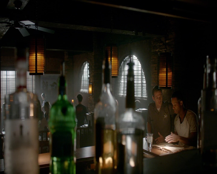 VampireDiaries-dot-nl_VampireDiaries-8x11YouMadeAChoiceToBeGood0973.jpg
