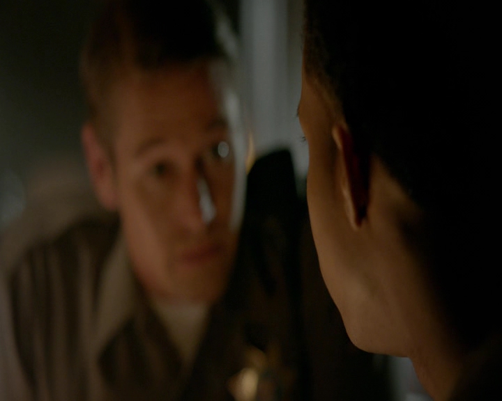 VampireDiaries-dot-nl_VampireDiaries-8x11YouMadeAChoiceToBeGood0994.jpg