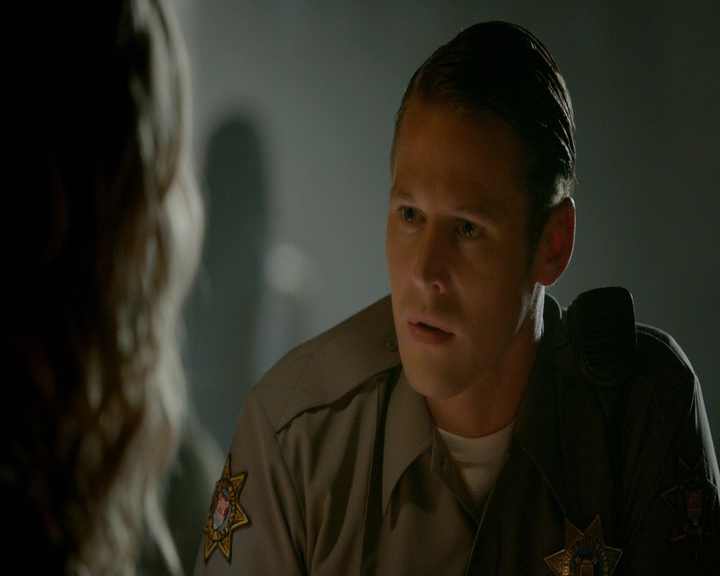 VampireDiaries-dot-nl_VampireDiaries-8x11YouMadeAChoiceToBeGood1006.jpg