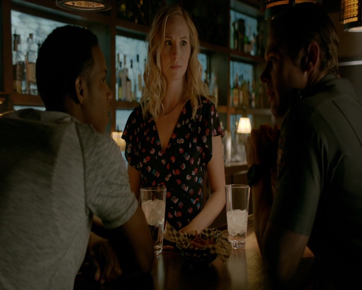 VampireDiaries-dot-nl_VampireDiaries-8x11YouMadeAChoiceToBeGood1044.jpg
