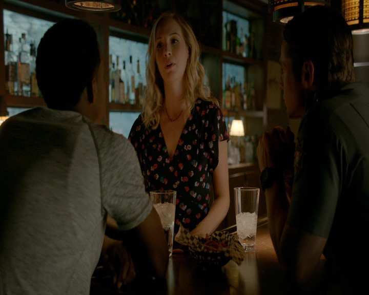 VampireDiaries-dot-nl_VampireDiaries-8x11YouMadeAChoiceToBeGood1047.jpg