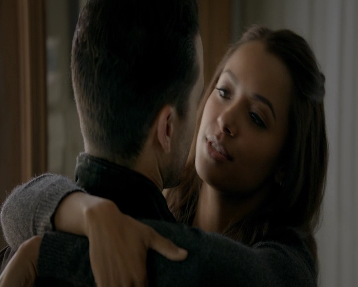 VampireDiaries-dot-nl_VampireDiaries-8x11YouMadeAChoiceToBeGood1154.jpg