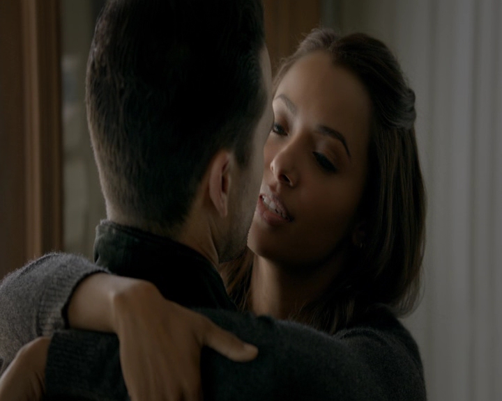 VampireDiaries-dot-nl_VampireDiaries-8x11YouMadeAChoiceToBeGood1156.jpg