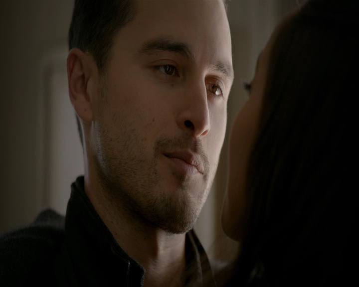 VampireDiaries-dot-nl_VampireDiaries-8x11YouMadeAChoiceToBeGood1162.jpg