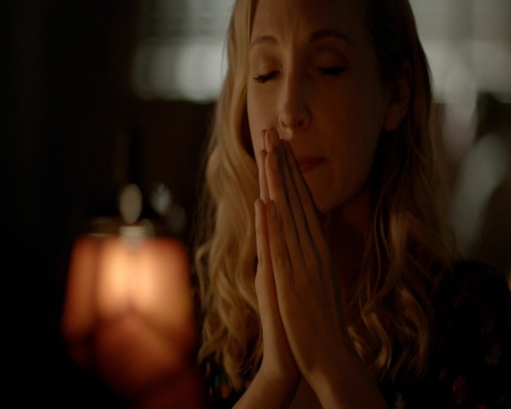VampireDiaries-dot-nl_VampireDiaries-8x11YouMadeAChoiceToBeGood1218.jpg