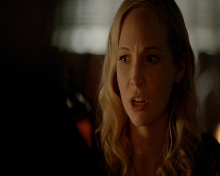 VampireDiaries-dot-nl_VampireDiaries-8x11YouMadeAChoiceToBeGood1228.jpg