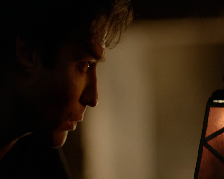 VampireDiaries-dot-nl_VampireDiaries-8x11YouMadeAChoiceToBeGood1238.jpg