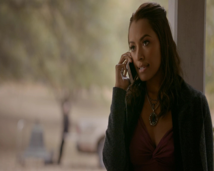 VampireDiaries-dot-nl_VampireDiaries-8x11YouMadeAChoiceToBeGood1401.jpg