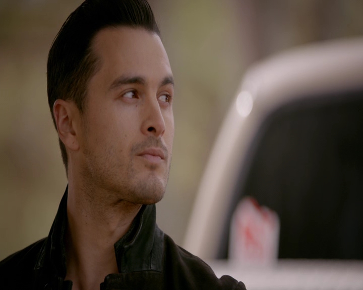 VampireDiaries-dot-nl_VampireDiaries-8x11YouMadeAChoiceToBeGood1409.jpg